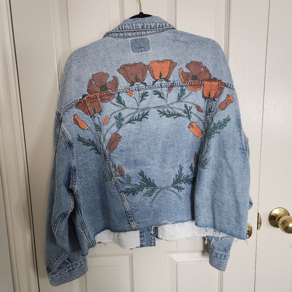 American Eagle Cropped Distressed Oversized Jean Jacket with embroidered poppies - Picture 2 of 6
